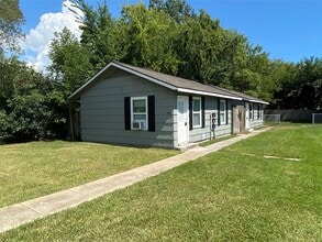 311 S 3rd St in La Porte, TX - Building Photo - Building Photo