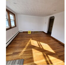 4 Centre Ln, Unit T in Boston, MA - Foto de edificio - Building Photo
