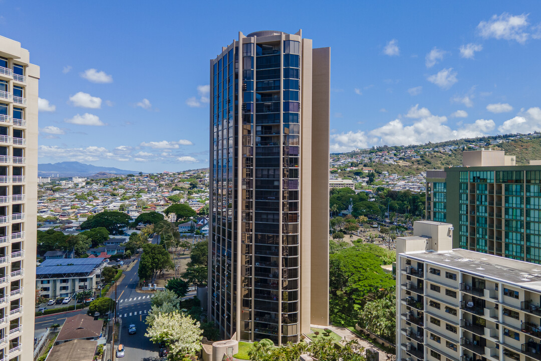 Craigside Condominiums in Honolulu, HI - Building Photo