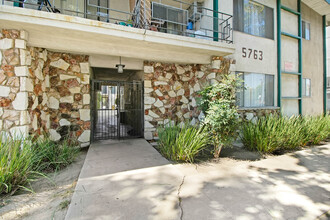 5763 Laurel Canyon Blvd in Valley Village, CA - Building Photo - Building Photo