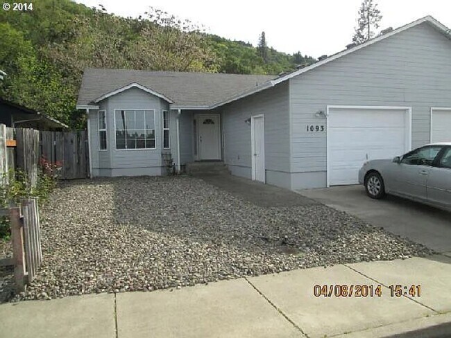 1095 W Brown Ave, Unit 1093 in Roseburg, OR - Building Photo - Building Photo