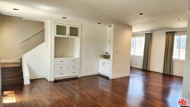 140 San Vicente Blvd in Santa Monica, CA - Building Photo - Building Photo