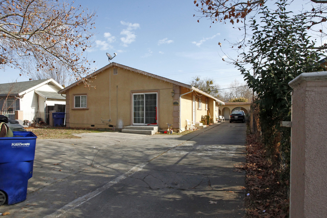 2372 Beaumont St in Sacramento, CA - Foto de edificio