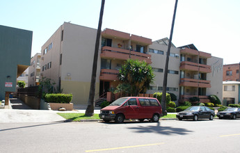 St Tropez Apartments in Los Angeles, CA - Building Photo - Building Photo