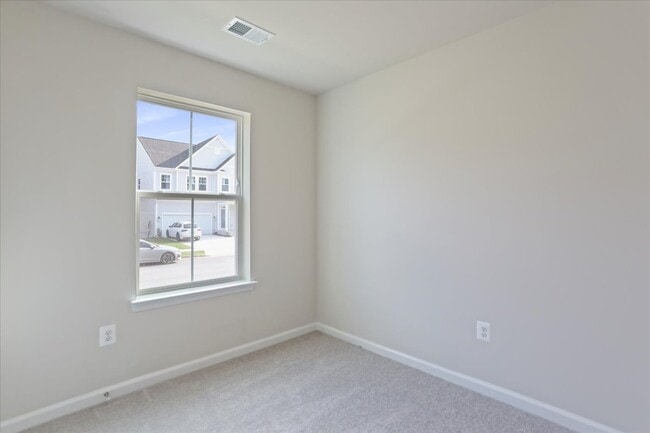 331 Sandy Bottom Cir in Ranson, WV - Building Photo - Building Photo