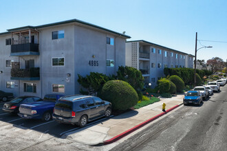 4885 Cole St in San Diego, CA - Foto de edificio - Building Photo