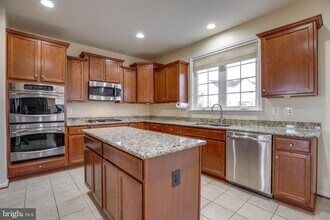 7536 San Diego Ct in Gainesville, VA - Building Photo - Building Photo