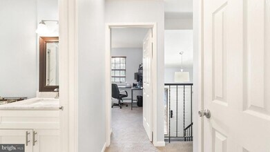 2017 Headlands Cir in Reston, VA - Building Photo - Building Photo