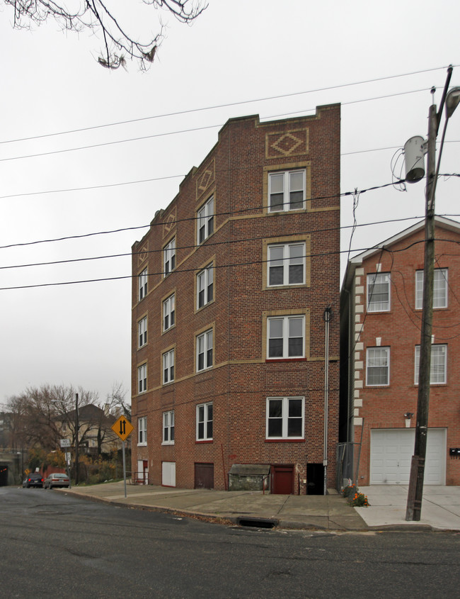 40 Booraem Ave in Jersey City, NJ - Building Photo - Building Photo