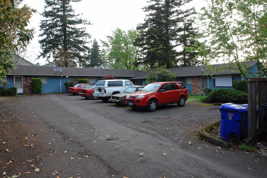 13021-13029 SE Division St in Portland, OR - Building Photo