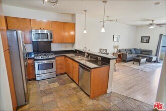 24535 Town Center Dr in Santa Clarita, CA - Building Photo - Building Photo