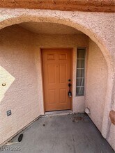 270 Spring Hills Ln in Henderson, NV - Foto de edificio - Building Photo