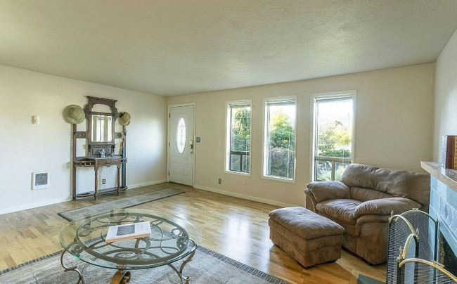 2458 Corral Ct in Springfield, OR - Building Photo - Building Photo