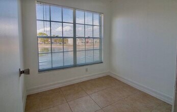 150 Santa Clara Dr, Unit 150 SANTA CLARA DR in Naples, FL - Building Photo - Building Photo