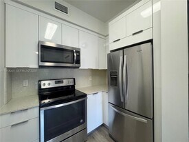 7300 NW 114th Ave in Doral, FL - Building Photo