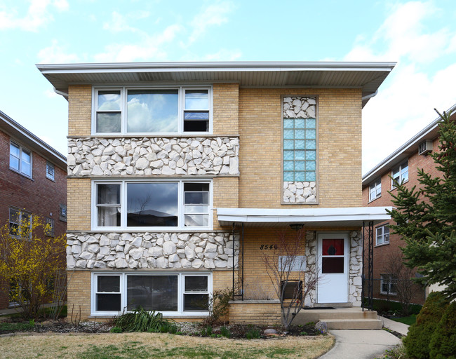 8546 W Catalpa Ave in Chicago, IL - Building Photo - Building Photo