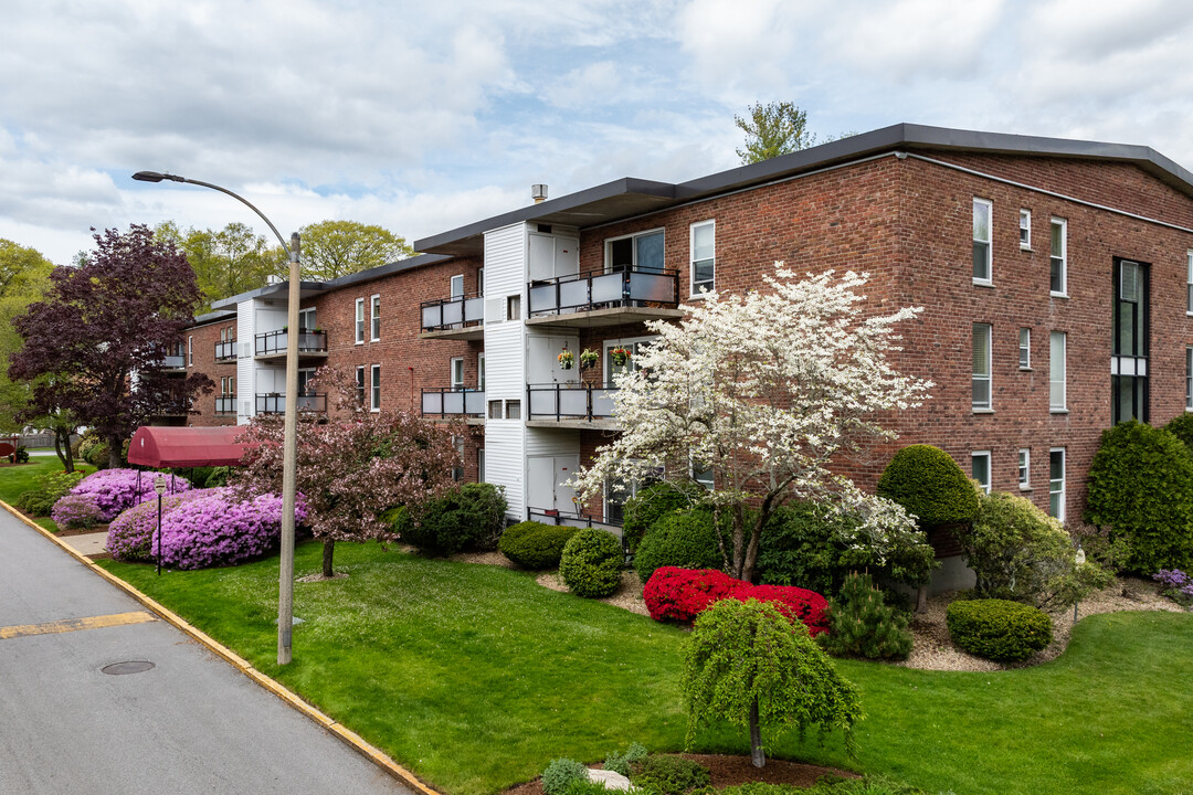 Broadlawn Park in West Roxbury, MA - Building Photo