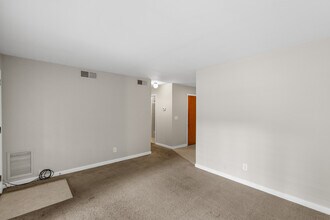 Celeste Manor in Birmingham, AL - Building Photo - Building Photo