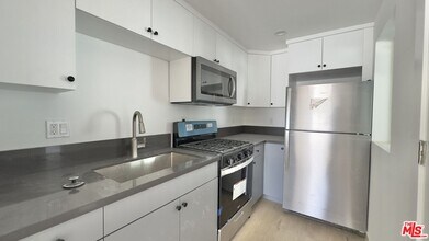1732 Crenshaw Blvd in Los Angeles, CA - Building Photo - Building Photo