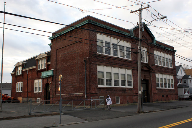 Webster School Apartments in Bridgeport, CT - Building Photo - Building Photo