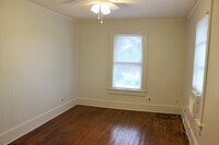 102 Jeffries St photo'