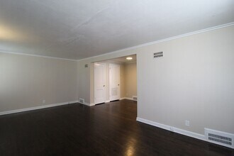 317 E 27th Ave in North Kansas City, MO - Building Photo - Building Photo