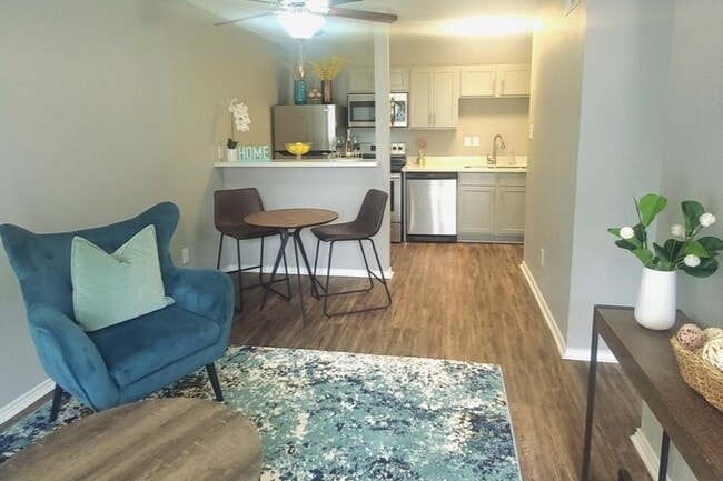 Residence at The Heights in Houston, TX - Foto de edificio - Building Photo