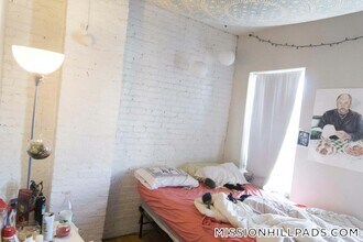 894 Huntington Ave in Boston, MA - Foto de edificio - Building Photo