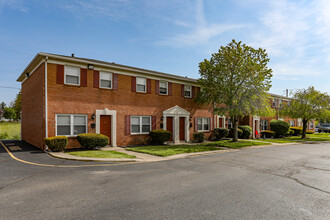 Williamsburg Village Apartments in Springfield, OH - Foto de edificio - Primary Photo