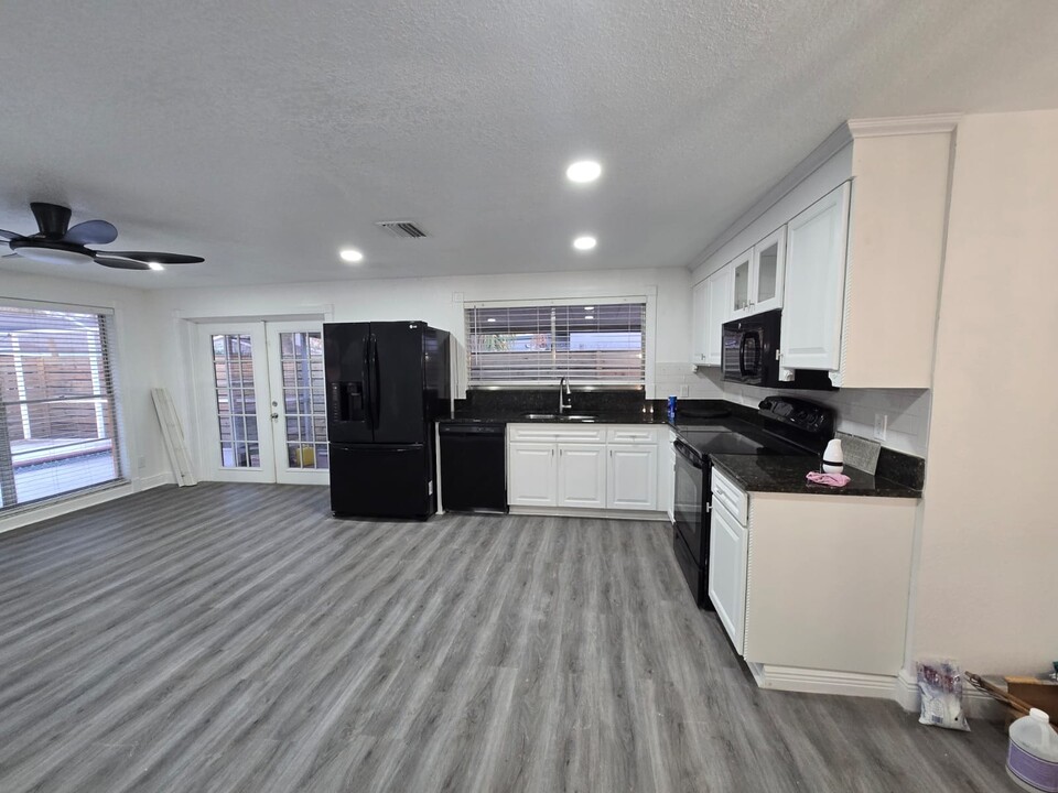 7517 Brookhaven Ct in Tampa, FL - Building Photo