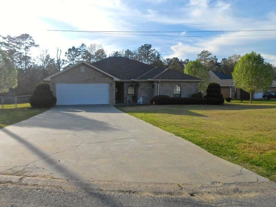 1233 Port Arthur Terrace in Leesville, LA - Building Photo