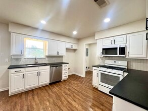 527 N Avenue Y in Clifton, TX - Building Photo - Building Photo