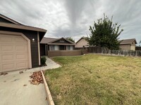 1265 Milhous St in Turlock, CA - Foto de edificio - Building Photo