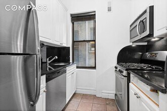 63 W 107th St, Unit 33 in New York, NY - Building Photo - Building Photo