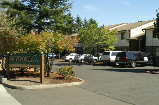 Cross Creek Apartments in Bellevue, WA - Foto de edificio - Building Photo