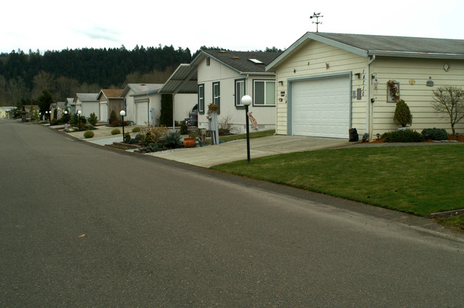 Noble Firs Mobile Home Park in Puyallup, WA - Foto de edificio - Building Photo