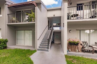 1140 Lake Victoria Dr in West Palm Beach, FL - Foto de edificio - Building Photo