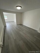 76 Bayview Ave in Northport, NY - Building Photo - Building Photo