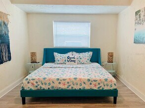 4929 Brookmeade Dr in Sarasota, FL - Building Photo - Building Photo