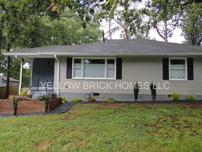 1664 Cecilia Dr SE in Atlanta, GA - Building Photo - Building Photo