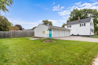 402 E Harding Dr in Appleton, WI - Building Photo - Building Photo