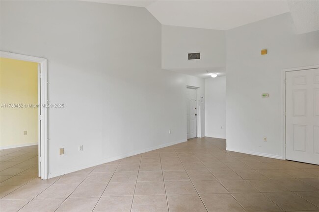 7085 Nova Dr, Unit 330 in Davie, FL - Building Photo - Building Photo