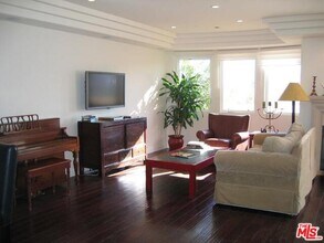 12044 Hoffman St-Unit -PH3 in Los Angeles, CA - Building Photo - Building Photo