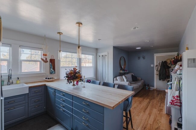 687 Lincoln St in San Luis Obispo, CA - Building Photo - Building Photo