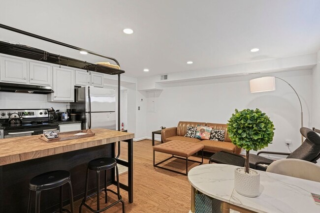 1321 Fairmont St NW in Washington, DC - Foto de edificio - Building Photo