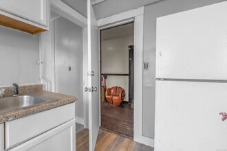 14 Crown St in New Britain, CT - Building Photo - Building Photo