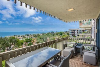 6542 Ocean Crest Dr in Rancho Palos Verdes, CA - Building Photo - Building Photo