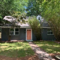 2062 Medway Rd in Charleston, SC - Building Photo