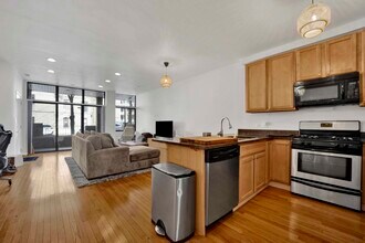 2524 N Willetts Ct in Chicago, IL - Building Photo - Building Photo