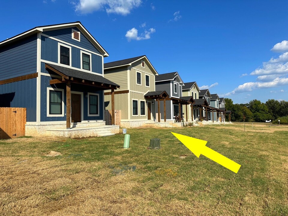 6 Estes Wy in Batesville, AR - Building Photo